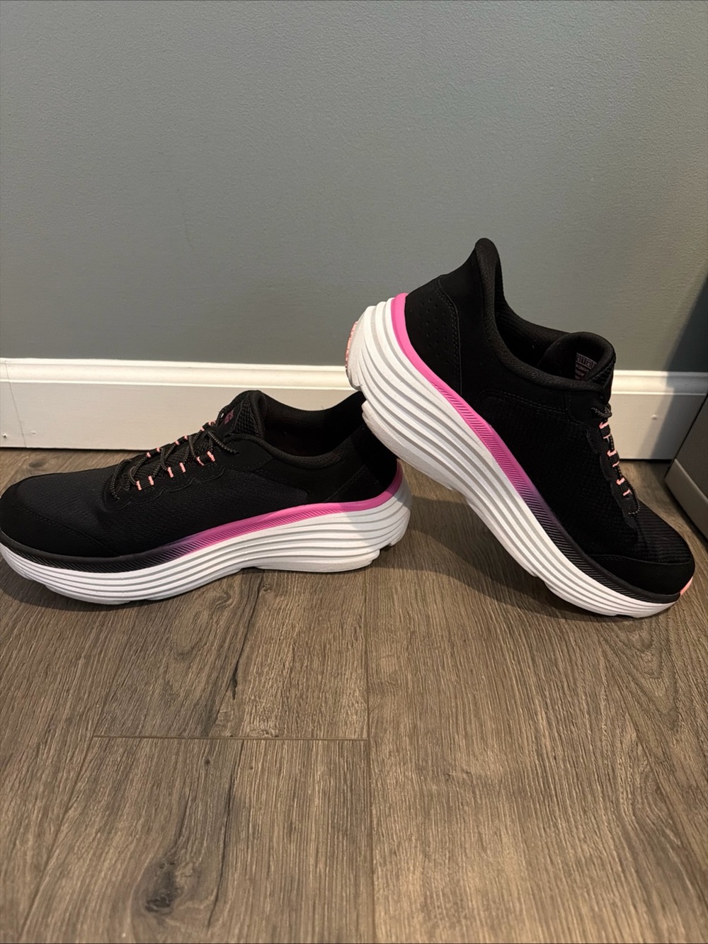 Skechers Max Cushioning Endeavour Cardova Shoes Women's‎ Black/Pink Slip-ins EUC - Picture 2 of 7
